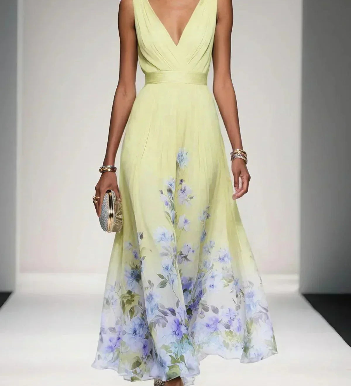Paula | Maxikleid aus Chiffon mit Blumen hellblau und V-Ausschnitt