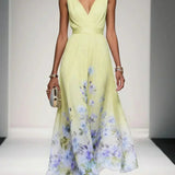 Paula | Maxikleid aus Chiffon mit Blumen hellblau und V-Ausschnitt